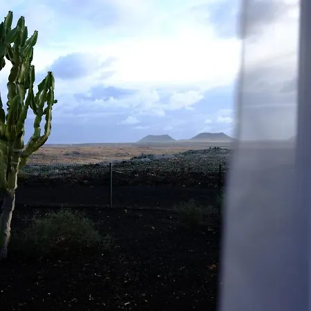 Esmeralda - 3 Bedrooms & Panoramic Views Lajares